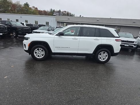 Certified 2023 Jeep Grand Cherokee Laredo image 4