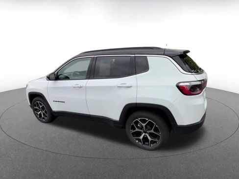 Used 2025 Jeep Compass Limited AWD/4WD image 10
