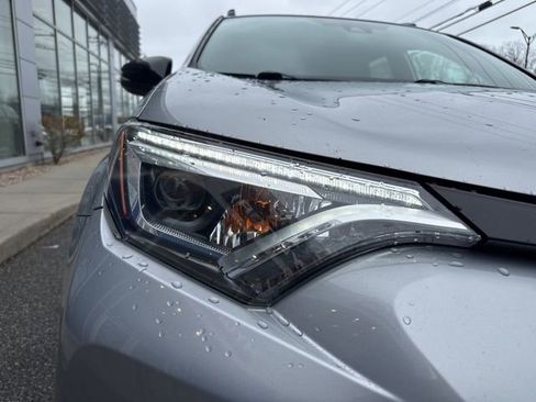 Used 2017 Toyota RAV4 SE image 4
