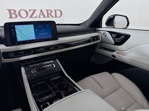 New 2026 Lincoln Aviator Black Label w/ Jet Appearance Package AWD/4WD image 26