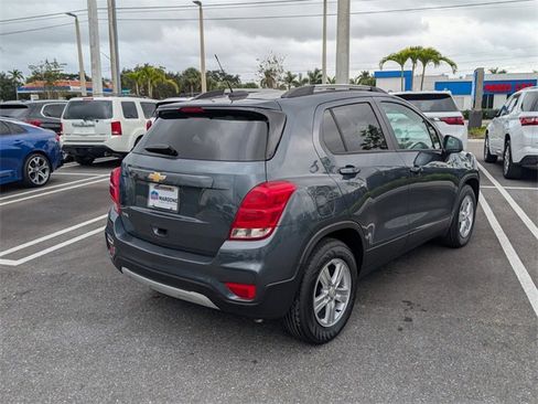 Used 2022 Chevrolet Trax LT w/ LT Convenience Package image 13