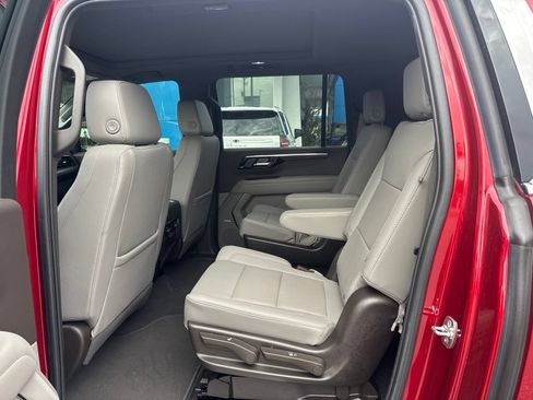 Used 2025 Chevrolet Suburban LT w/ Comfort Package RWD image 21
