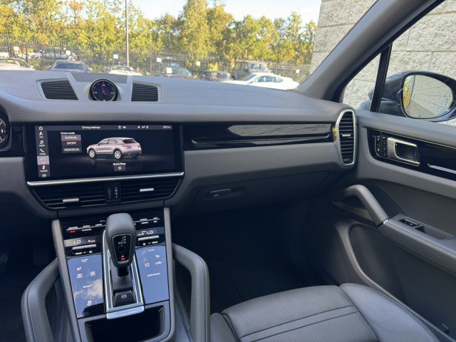 Used 2020 Porsche Cayenne AWD/4WD image 28