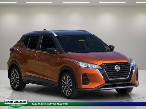 Used 2023 Nissan Kicks SV FWD image 1