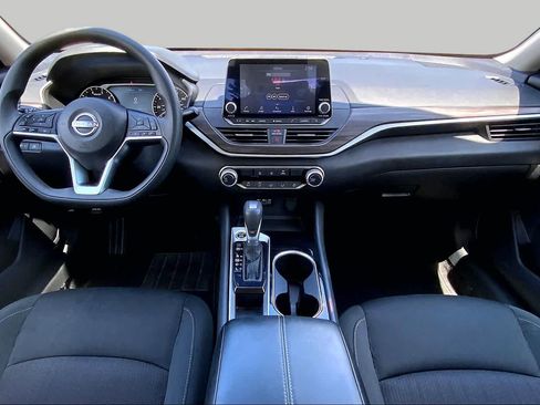 Used 2024 Nissan Altima 2.5 SV FWD image 15