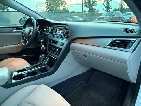 Used 2017 Hyundai Sonata SE FWD image 19