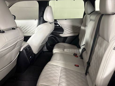 Used 2024 Mitsubishi Outlander SEL Black Edition image 36