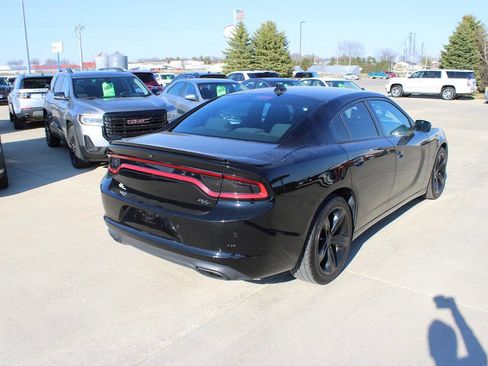 Used 2018 Dodge Charger R/T RWD image 5