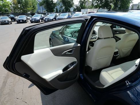 Used 2022 Chevrolet Malibu Premier FWD image 28