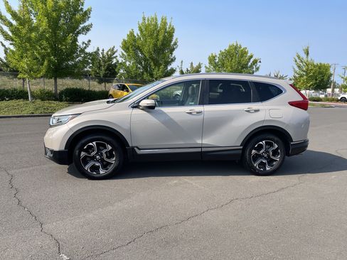 Used 2018 Honda CR-V Touring image 2