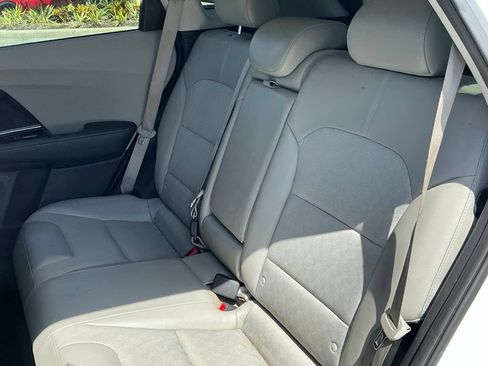 Used 2020 Kia Niro Touring FWD image 17