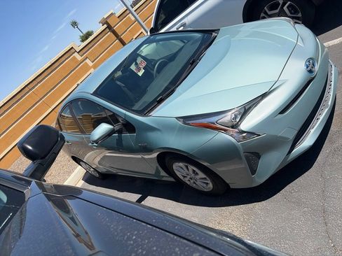 Used 2016 Toyota Prius Two FWD image 4