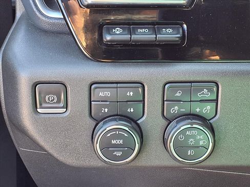 Used 2022 Chevrolet Silverado 1500 High Country w/ High Country Premium Package image 12