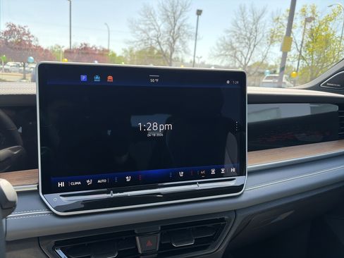 Used 2025 Volkswagen Tiguan SEL R-Line image 19