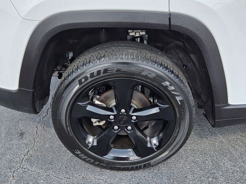 Used 2023 Jeep Grand Cherokee Altitude image 14