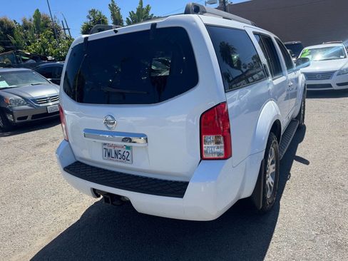 Used 2010 Nissan Pathfinder SE w/ SE Premium Journey Pkg RWD image 6