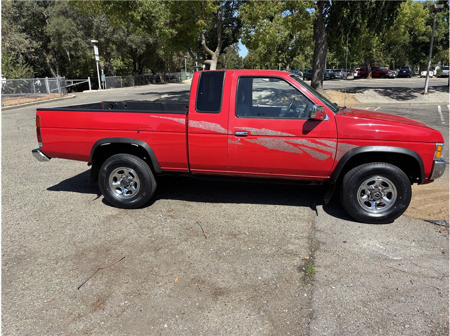 Used 1995 Nissan Pickup XE AWD/4WD image 5