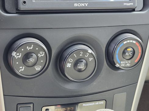 Used 2010 Toyota Corolla image 19