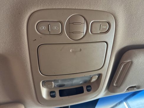 Used 2007 Hyundai Entourage GLS image 19