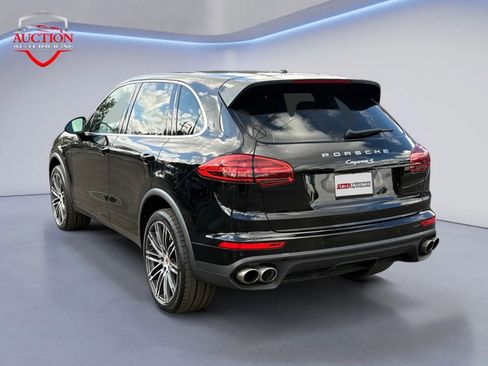 Used 2015 Porsche Cayenne S image 3