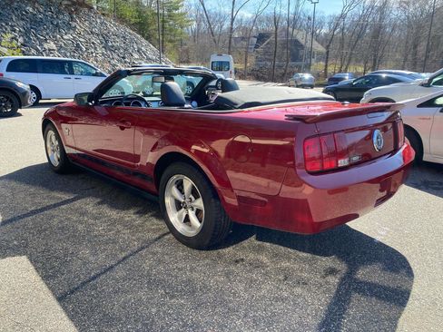 Used 2009 Ford Mustang Convertible image 3