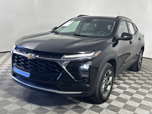 Used 2024 Chevrolet Trax LT w/ Driver Confidence Package FWD image 4