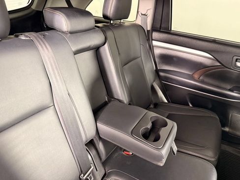 Used 2018 Toyota Highlander XLE AWD/4WD image 21