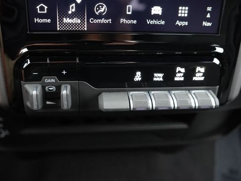 Certified 2025 RAM 2500 Big Horn AWD/4WD image 28