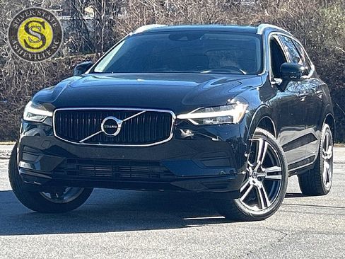 Used 2019 Volvo XC60 T6 Momentum w/ Multimedia Package image 1