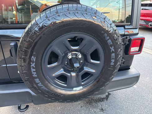 Used 2024 Jeep Wrangler Sport image 23
