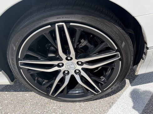Used 2021 Honda Accord Touring image 6