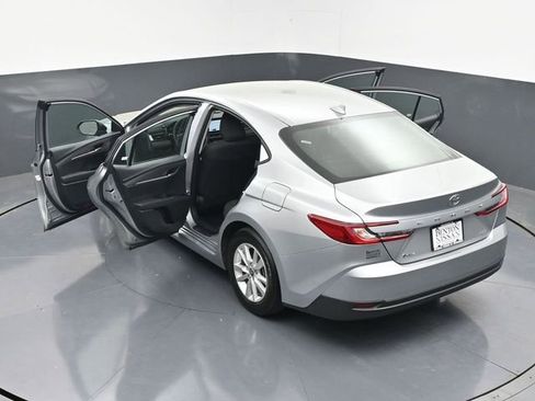 Used 2025 Toyota Camry LE FWD image 44