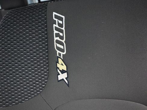 Used 2014 Nissan Frontier PRO-4X image 11