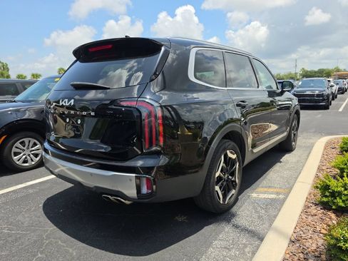 Certified 2023 Kia Telluride EX w/ EX Captain's Chair Package FWD image 15