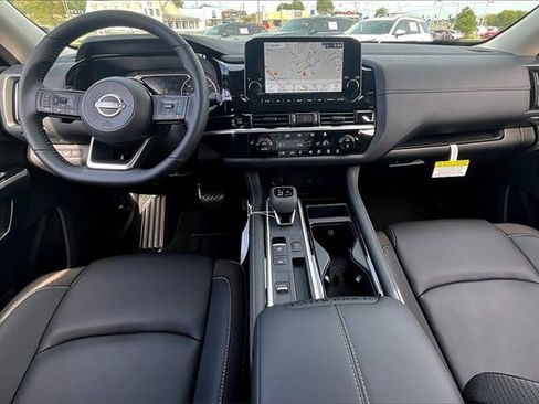 New 2025 Nissan Pathfinder SL image 4