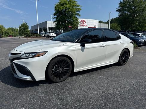Used 2024 Toyota Camry XSE FWD image 2