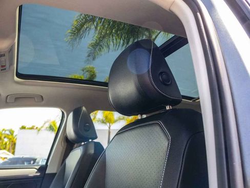 Used 2022 Volkswagen Tiguan SE w/ Panoramic Sunroof Package AWD/4WD image 28