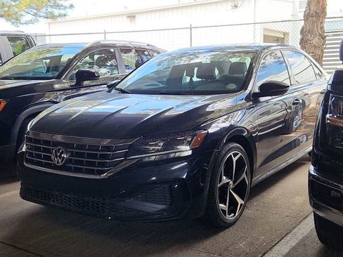 Used 2020 Volkswagen Passat 2.0T R-Line FWD image 3