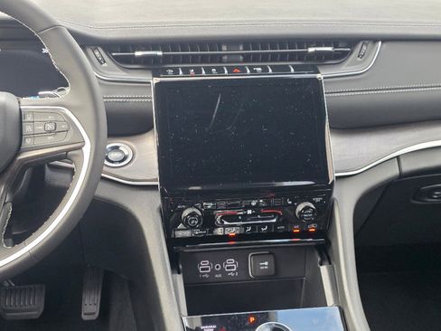 New 2025 Jeep Grand Cherokee Limited image 3