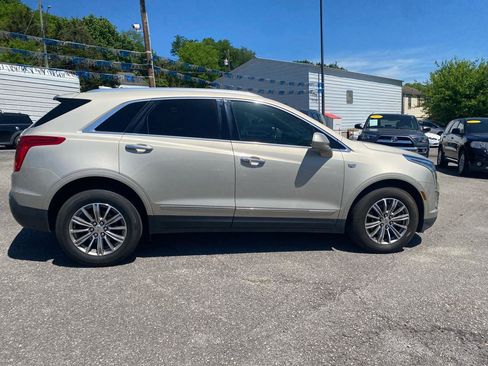 Used 2017 Cadillac XT5 Luxury w/ Driver Awareness Package FWD image 8