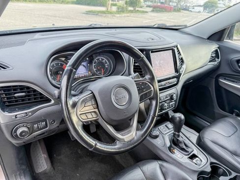 Used 2019 Jeep Cherokee Limited image 11