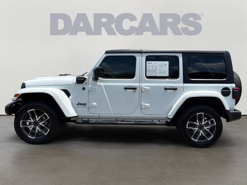 Used 2024 Jeep Wrangler Unlimited w/ Convenience Group AWD/4WD image 4