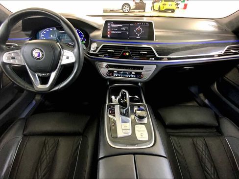 Used 2022 BMW ALPINA B7 xDrive w/ Luxury Rear Seating Package image 15