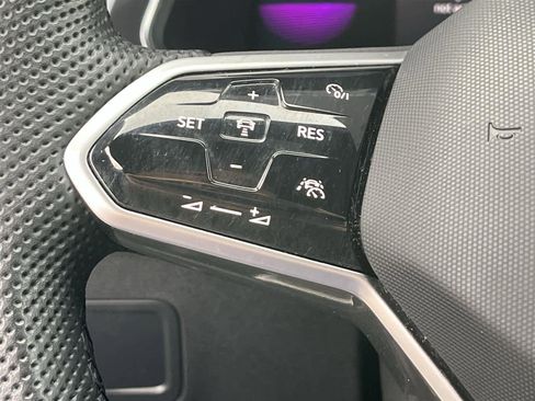 Used 2022 Volkswagen Tiguan SE R-Line image 27