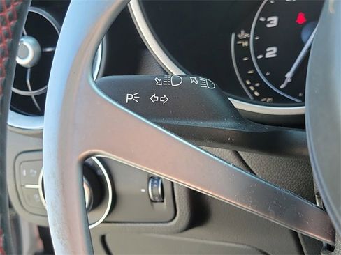 Used 2023 Alfa Romeo Stelvio Estrema image 27