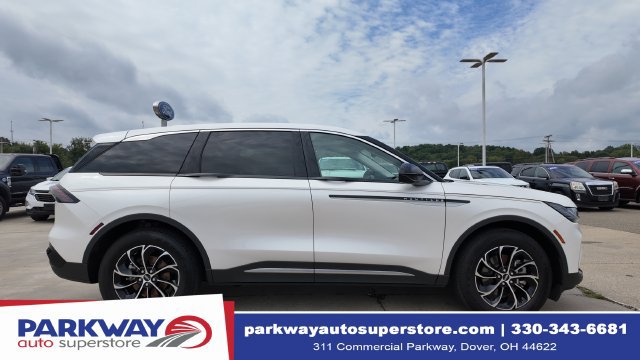 Certified 2025 Lincoln Nautilus Premier AWD/4WD image 9