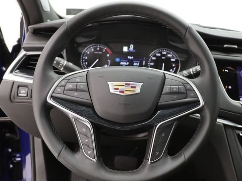 Used 2025 Cadillac XT5 Premium Luxury image 17