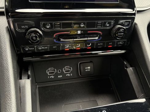 New 2025 Jeep Grand Cherokee Laredo image 15