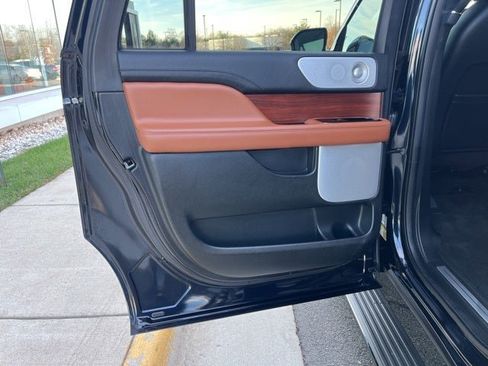 Used 2021 Lincoln Navigator L Reserve w/ Luxury Package image 20