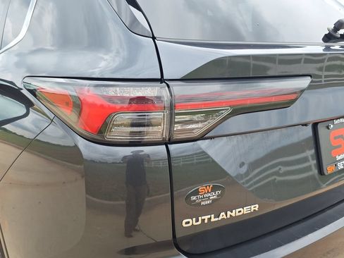 Used 2025 Mitsubishi Outlander SE AWD/4WD image 34